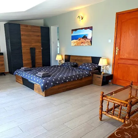 בית הארחה Arode Dionysus - Digital Nomads Coliving בלצ'יק