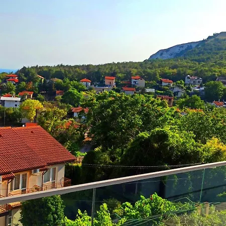 בית הארחה Arode Dionysus - Digital Nomads Coliving בלצ'יק